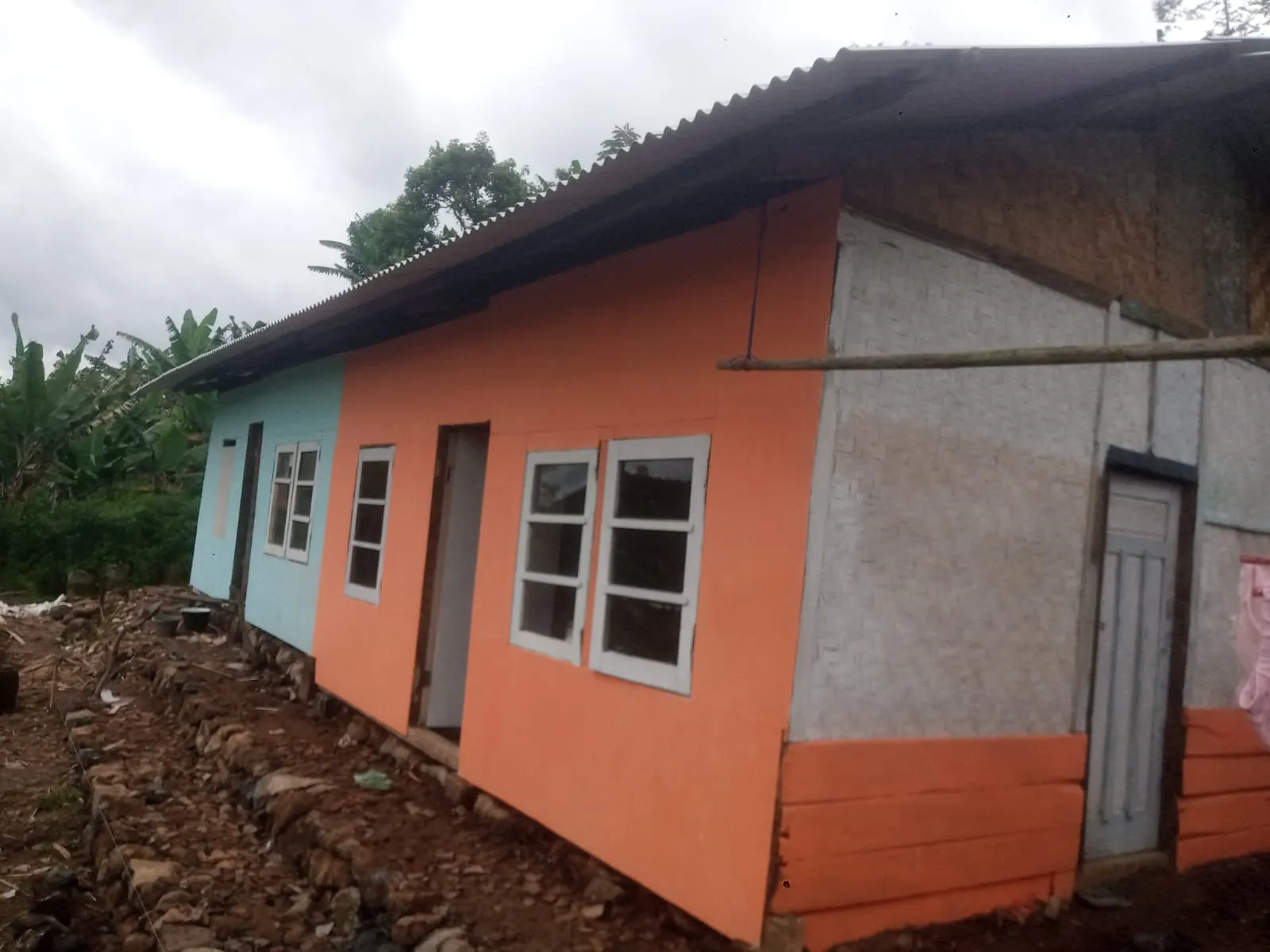 Pemuda Pancasila PAC Rancabali Bangun Rutilahu Warga Sukaati